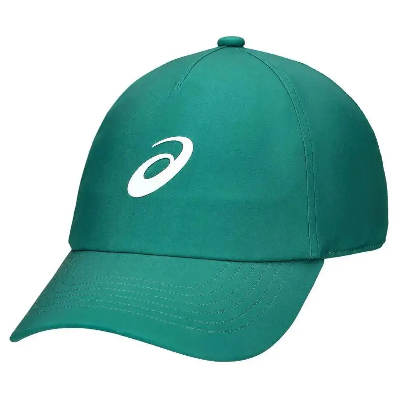 La gorra ASICS Performance Jasper Green 2026 está diseñada para brindar comodidad y funcionalidad durante los deportes y actividades al aire libre.