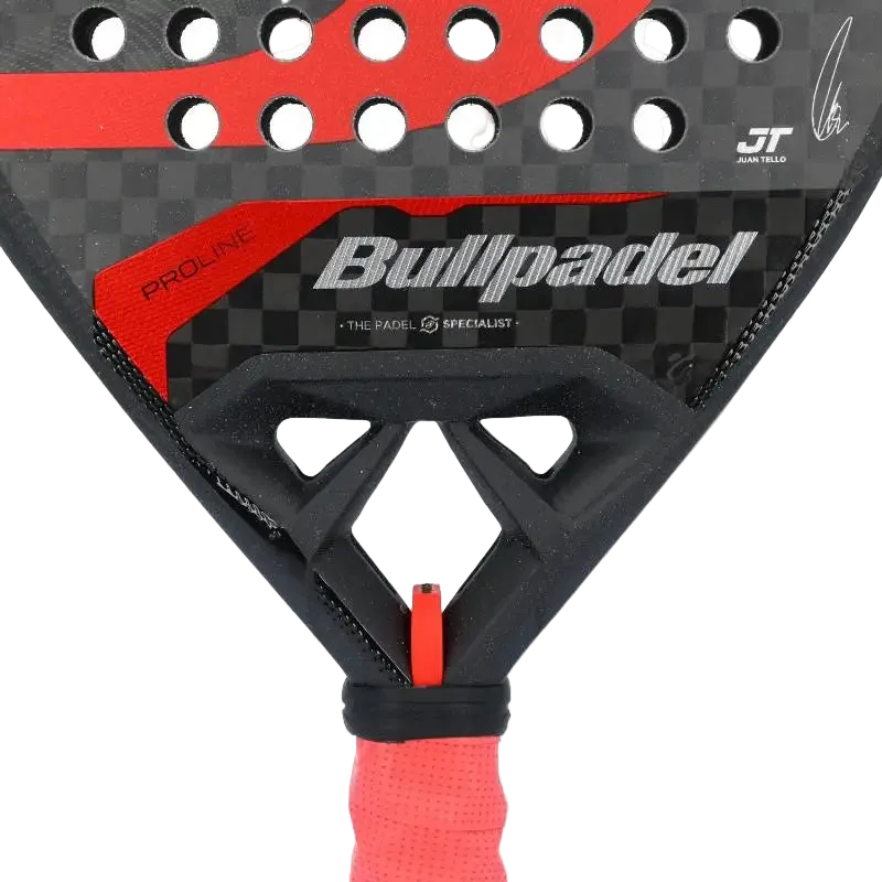La pala de pádel Bullpadel Juan Tello Vertex 04 2026, desarrollada en colaboración con el atleta profesional Juan Tello